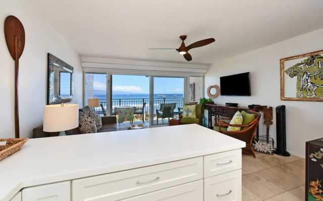 Lahaina Roads #205 1 Bedroom Condo by Redawning