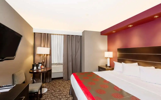 Ramada by Wyndham Niagara Falls by the River