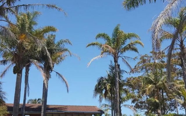 Tabourie Lake Motor Inn Resort – Outside – Lake Tabourie
