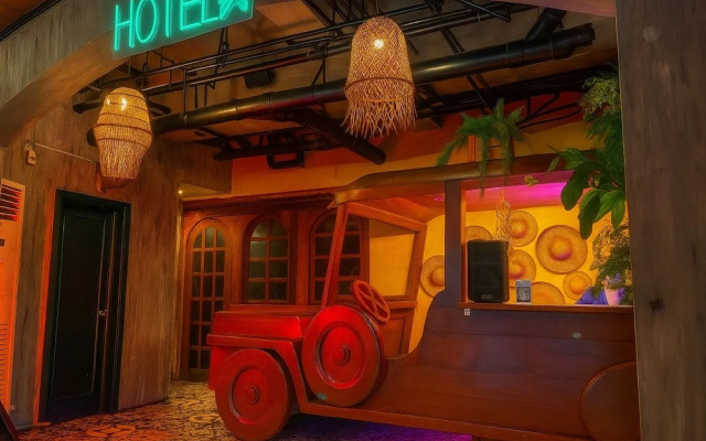 Connector Hostel