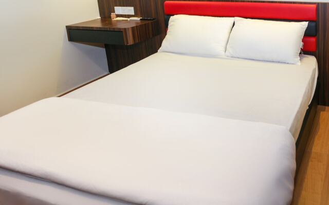 OYO 90027 Happy Hotel