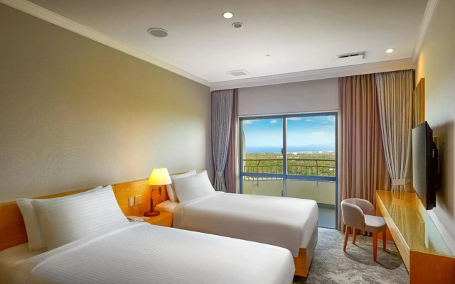 ANA Crowne Plaza Resort Okinawa Uruma Hills by IHG