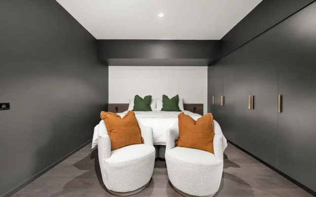 Immaculate Braddon Studio With Accessible Bathroom