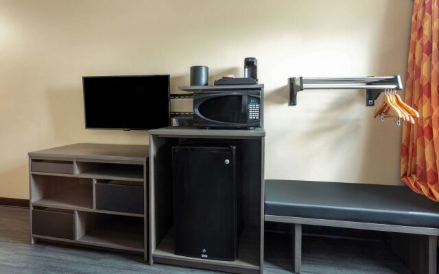 Motel 6 Litchfield, IL