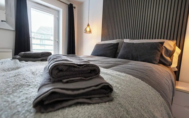 Hampton 3-bedroom Luxury Escape With Parking