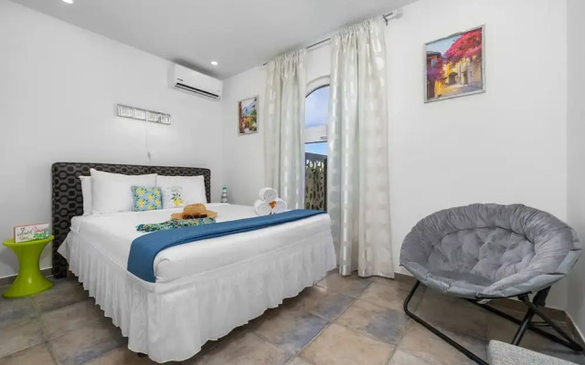 Spacious Renovated House Prvt Pool 5 min to Bch