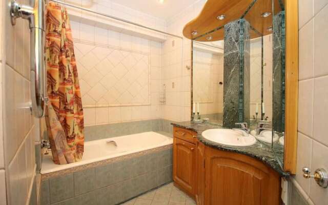 Lakshmi Apartment Universitet