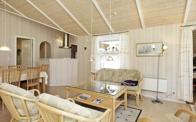 10 Person Holiday Home in Albaek