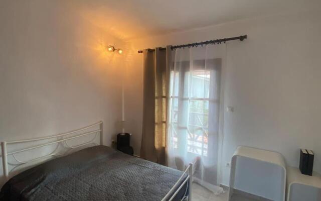 Private Beach Front Maisonette 3 Bedroom Mikiverna