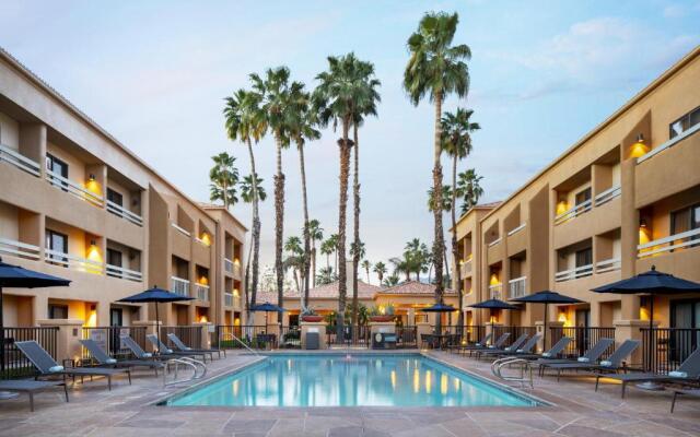 Courtyard By Marriott Palm Springs
