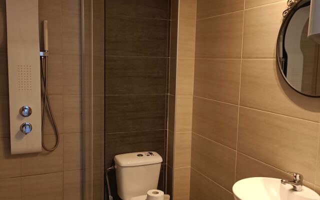Salonikiou Beach Deluxe Apartments