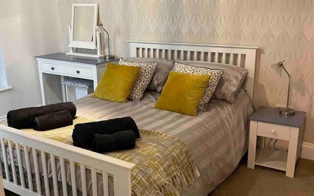 Remarkable 1-bed Seaview Beach Apartment Barmouth