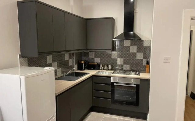 Stunning Newly Furnished Ground Floor Apartment