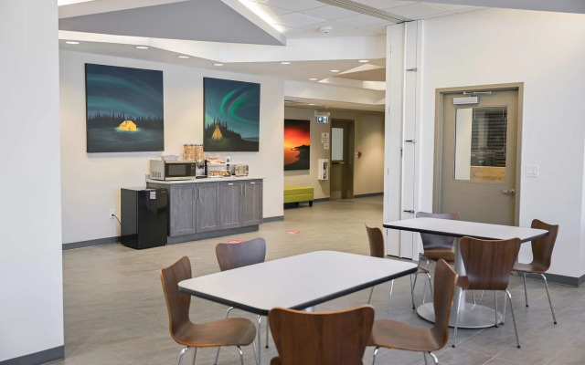 Super 8 by Wyndham Moosonee