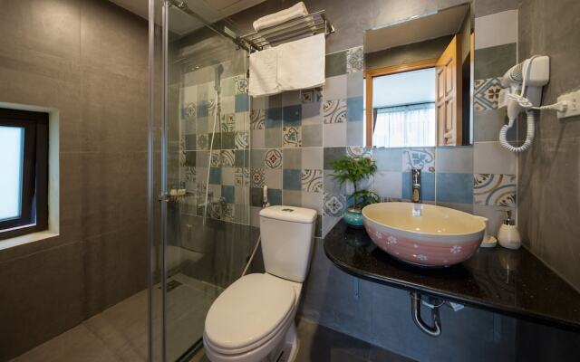 Centraltique Homestay