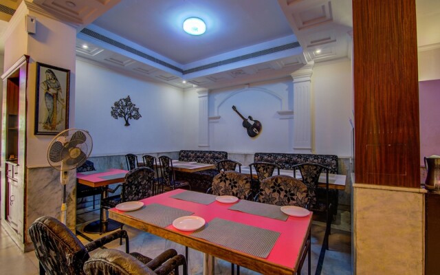 OYO 14670 Saaket Residency
