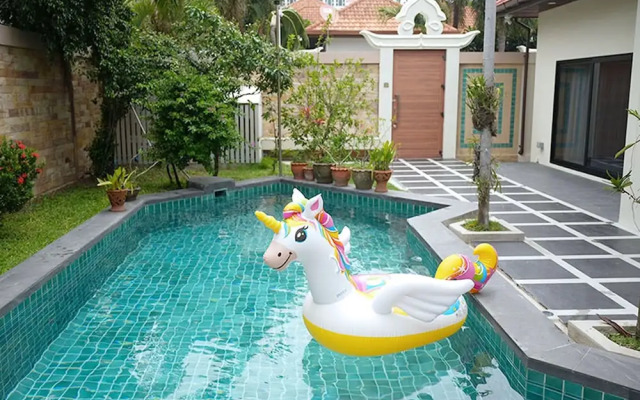 Majestic Seaside Pool Villa