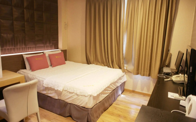Central Hotel