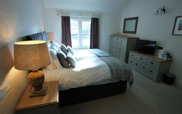 Ravenstone Manor