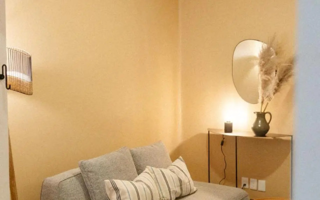 Mr. W Kin Pech - 1 Amazing 2BR, Designer's Choice