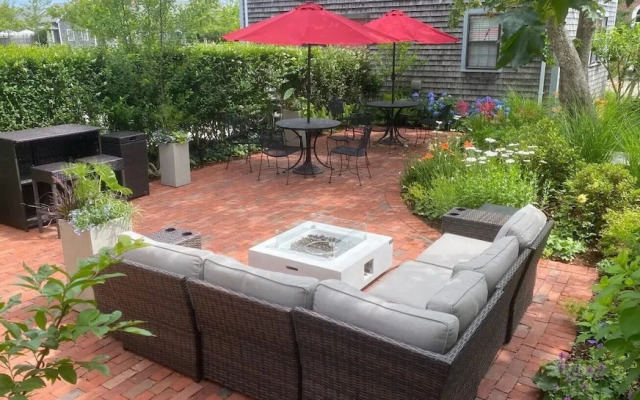 Seven Sea Street Inn