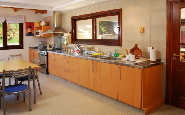 Luxury 4Bed 3.5Bath w Jacuzzi HV6
