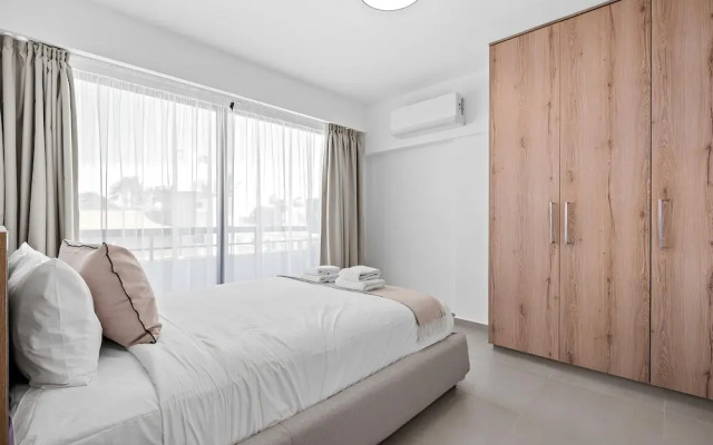 Finikoudes Marina View 102