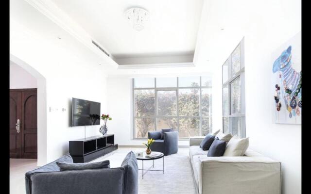 Hometown Apartments - Incredible 4 Bedroom plus maidsroom Villa