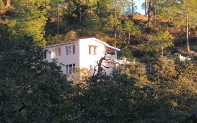 Whispering Heights Hotel
