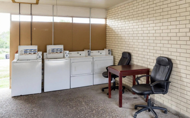 Three Rivers Executive Inn & Suites By OYO