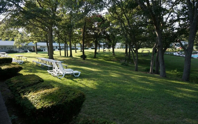 Cape Wind Waterfront Resort-Falmouth, Cape Cod