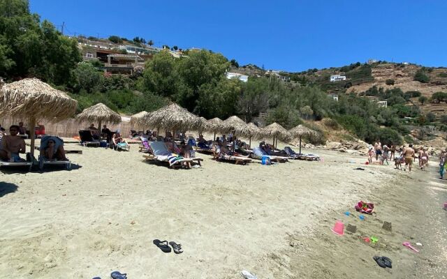 Seaside luxury villa by VillaRentalsgr
