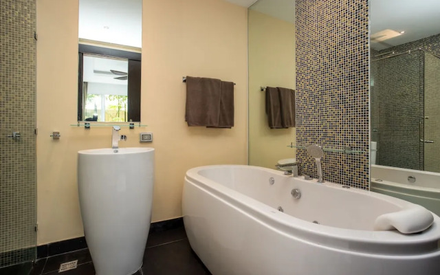 Seaview Pool Villa Dragon D in Tropics