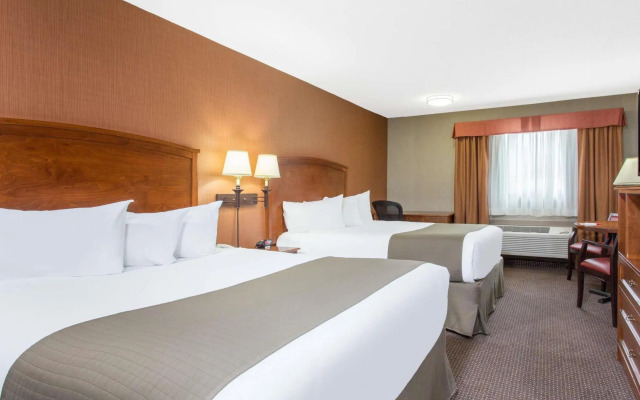 Canmore Inn & Suites