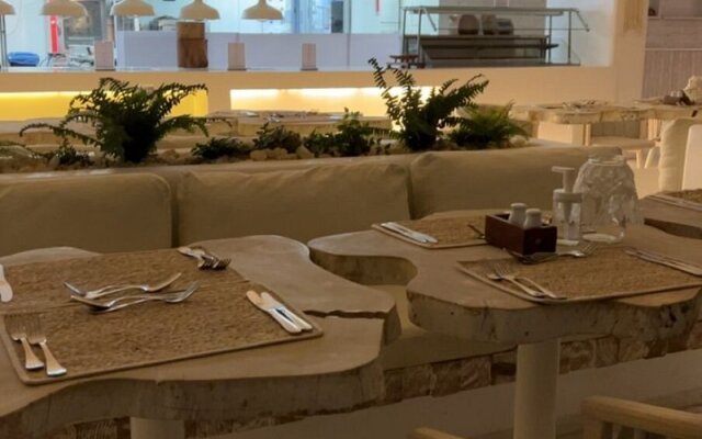Tanoak Hotel