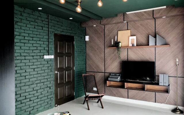 Wong's Homestay at Regalia Residence