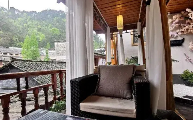 Fenghuang Shanjianxishui Courtyard Inn