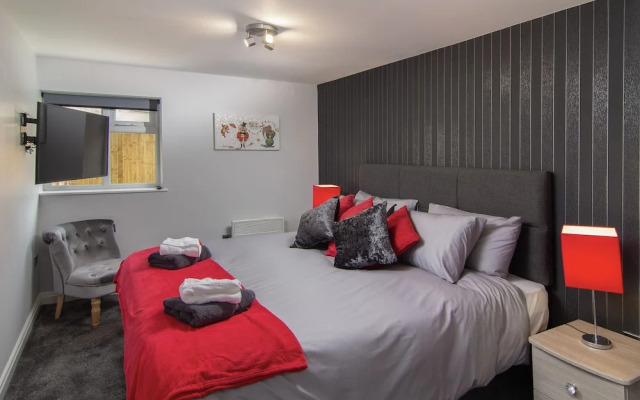 2 Bedrooms Sleeps 7 Near Top Blackpool Attractions