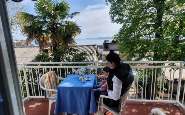 Modern Luxury 2-bedroom apt With Balcony & Patio