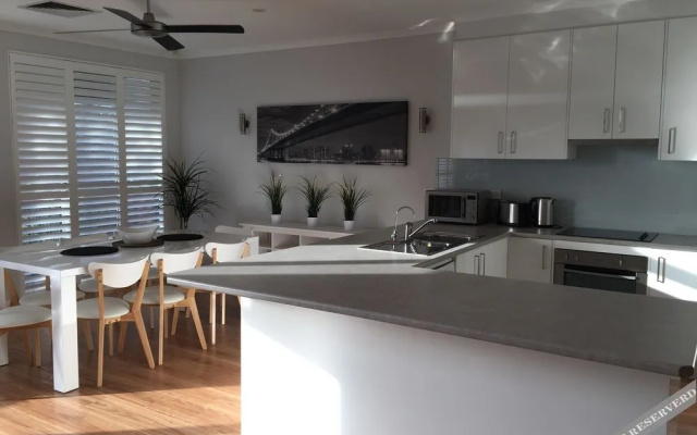 Adelaide DressCircle Apartments - Specialty Accommodation