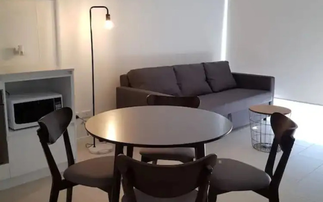 Luxurious 1 Bedroom Newstead Apartment With Parking