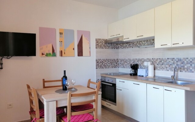 Apartments and Room Caric