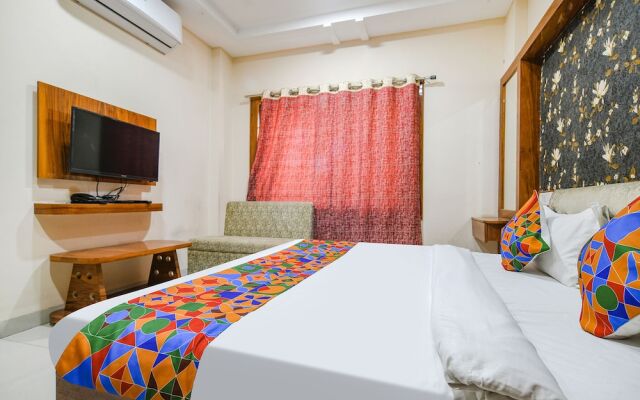 Fabhotel Royal Palace
