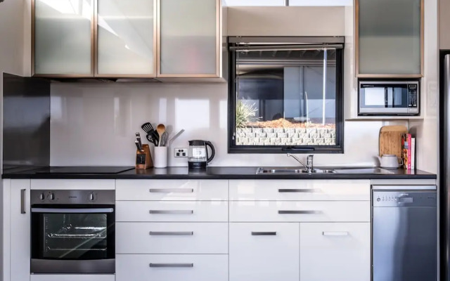 Freycinet Beach Apartments