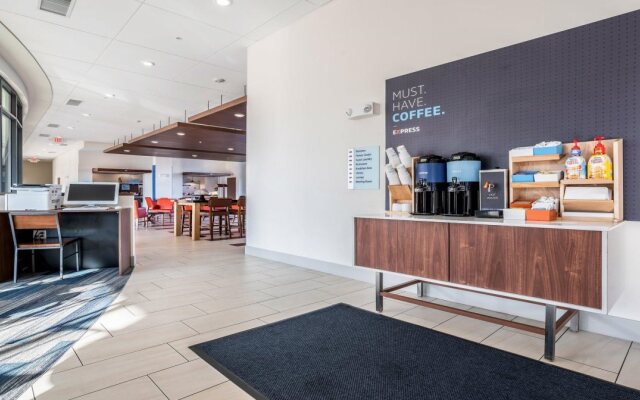 Holiday Inn Express and Suites-Platteville by IHG