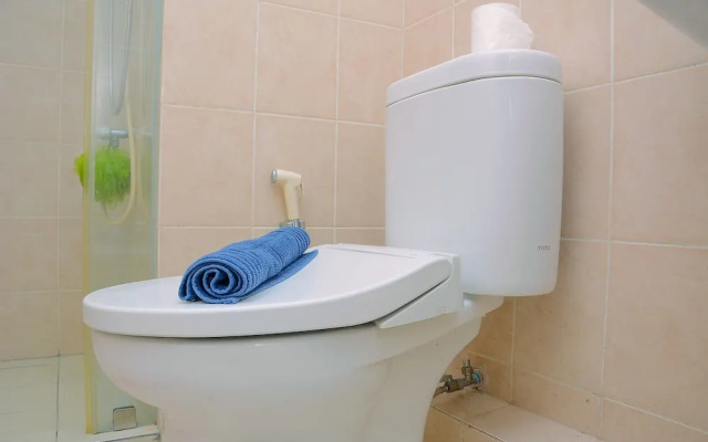 Sea View 2BR Apartment at Green Bay Pluit – Bathroom – Jakarta