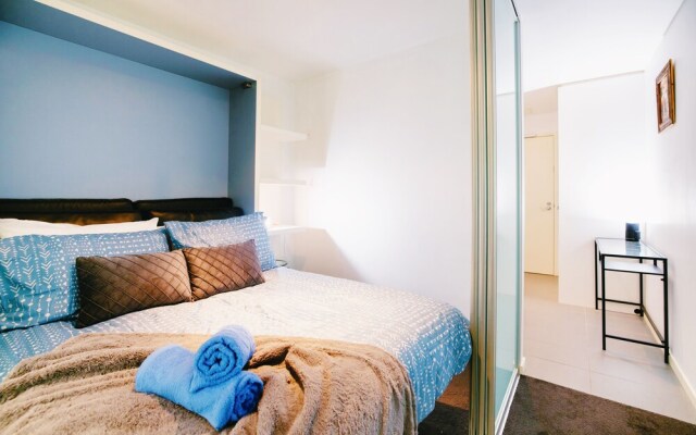 Melbourne CBD Designed 1 Bedroom Apartment by KozyGuru