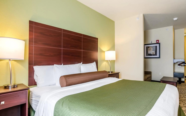 Cobblestone Hotel & Suites - McCook