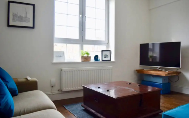 Stylish 2 Bedroom Flat With Views of The Shard