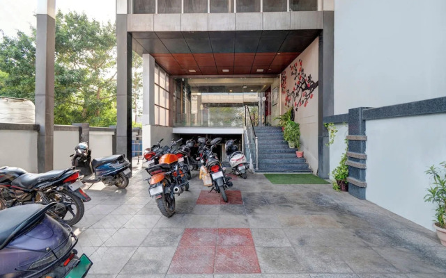 Treebo Riddhi Paradise - 15 mins from Airport